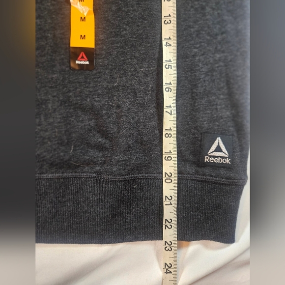 NWT Reebok Womens Gray Crewneck Long Sleeve Insignia Sweatshirt Size Medium - Picture 9 of 10